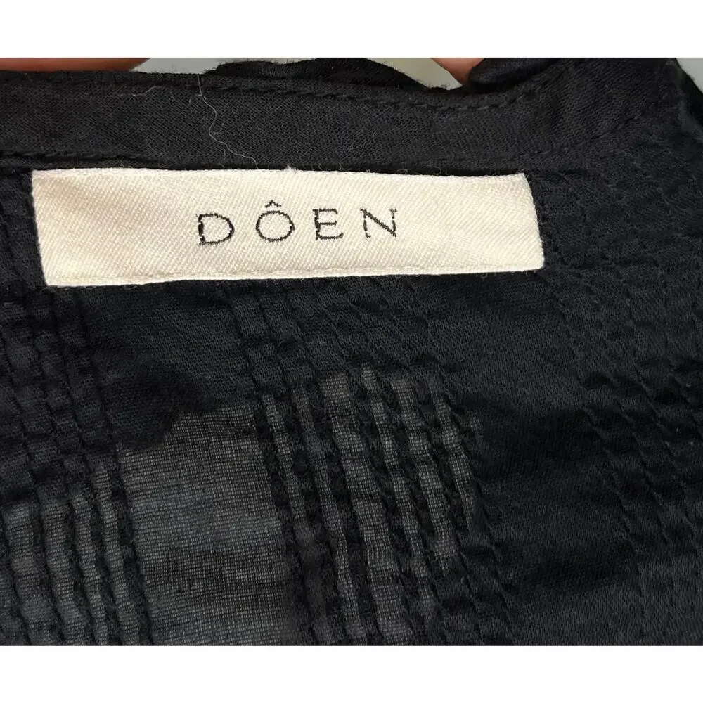 Doen Henri Black Ruffle Short Sleeve Blouse